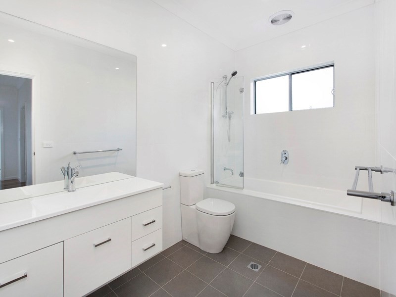18 Arnold Crescent, Kiama NSW 2533