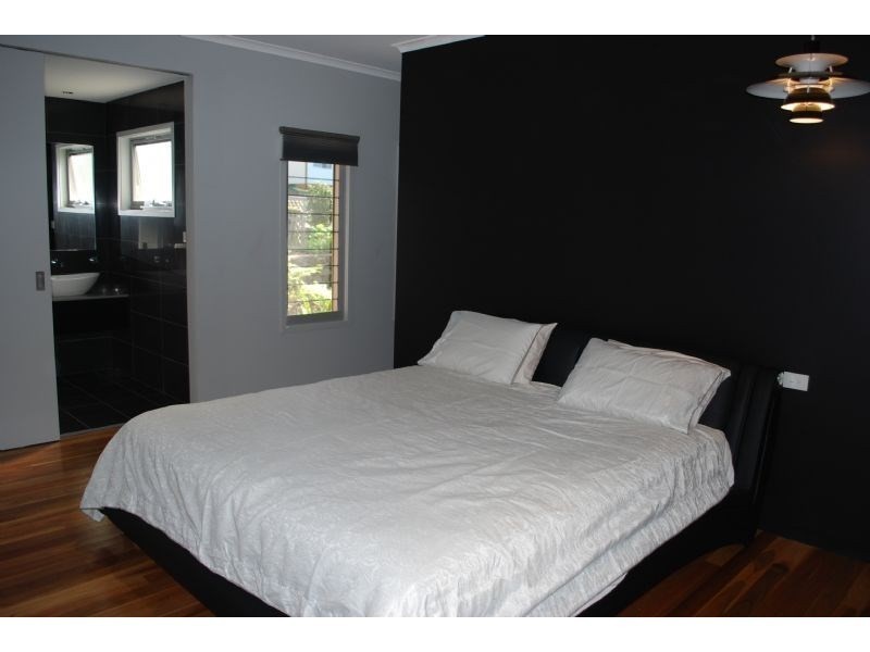 24 Holden Place, Kiama NSW 2533