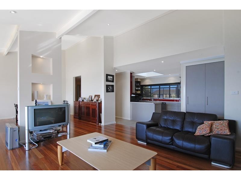 16 Cliff Drive, Kiama Downs NSW 2533