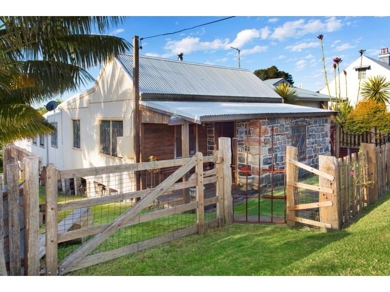 13 Seaview Street, Kiama NSW 2533