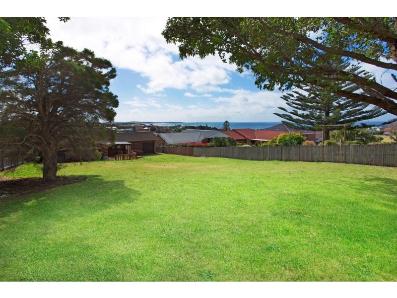 80 Barton Drive, Kiama Downs NSW 2533