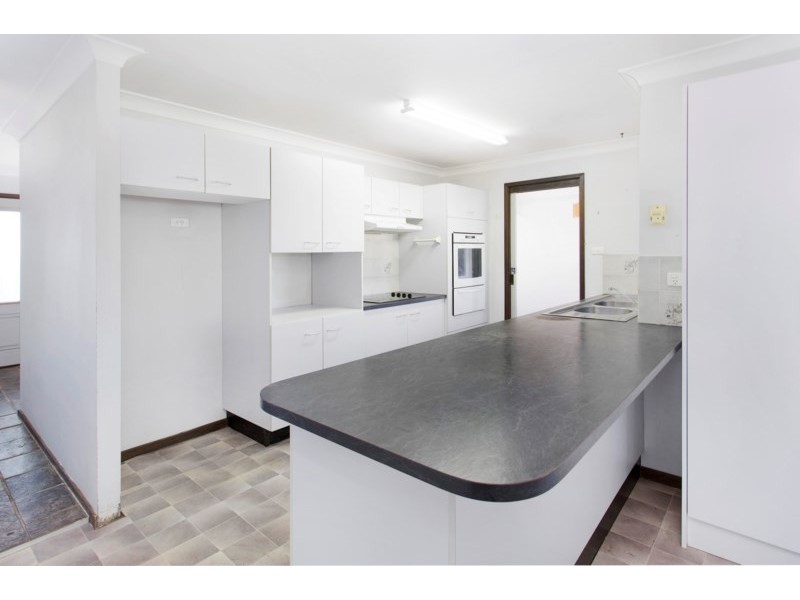 80 Barton Drive, Kiama Downs NSW 2533