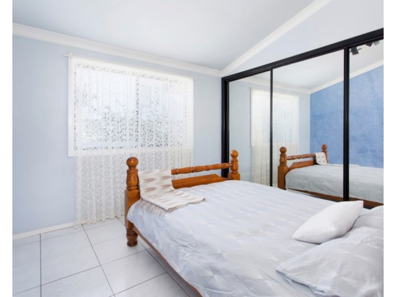 1/12 Hoskins Avenue, Warrawong NSW 2502