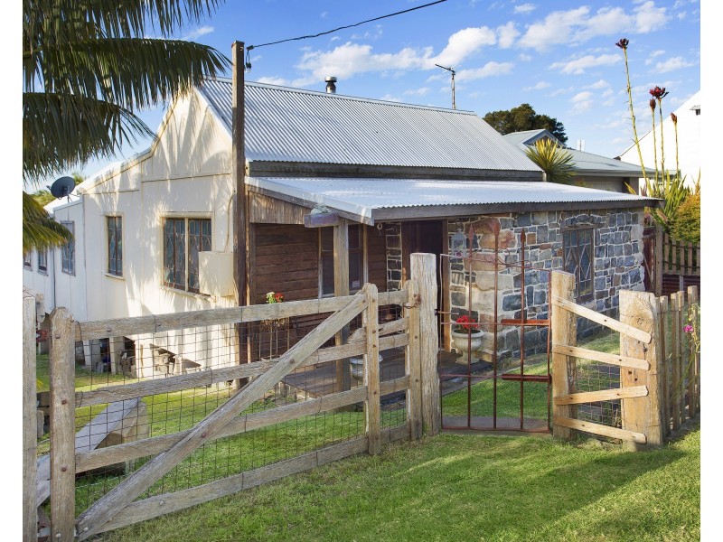 13 Seaview Street, Kiama NSW 2533