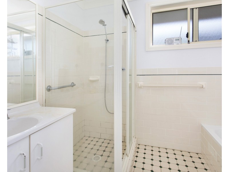 2/14 Alexander Avenue, Kiama Downs NSW 2533