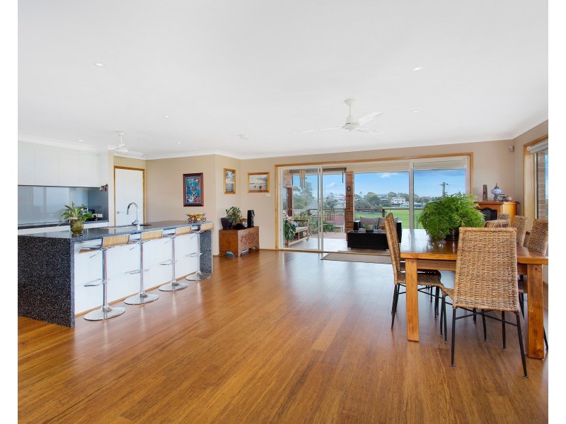 88 Barton Drive, Kiama Downs NSW 2533