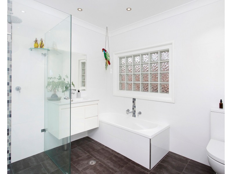 88 Barton Drive, Kiama Downs NSW 2533
