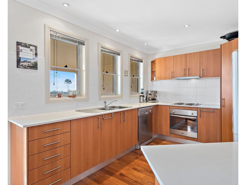 8 Price Avenue, Kiama NSW 2533