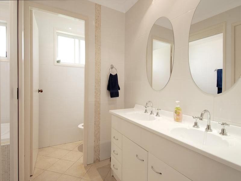 17 Barton Drive, Kiama Downs NSW 2533