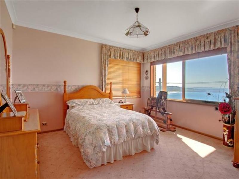 27 Pheasant Point Drive, Kiama NSW 2533