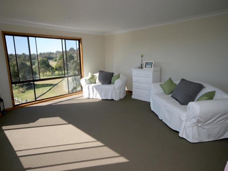 17 Newing Cir, Kiama Downs NSW 2533