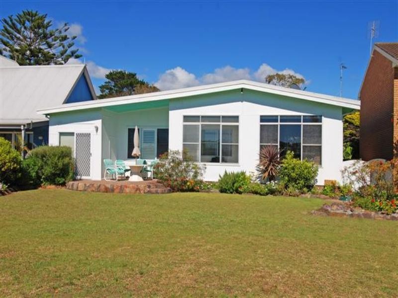 82 Charles Avenue, Minnamurra NSW 2533