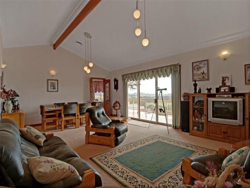 26 Michael Crescent, Kiama Downs NSW 2533