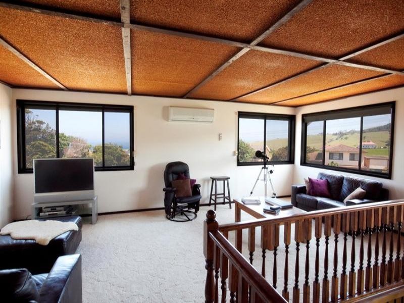 10 South Kiama Drive, Kiama Heights NSW 2533