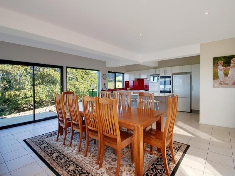 16 Anembo Crescent, Kiama Heights NSW 2533