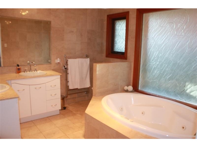 15 Talinga Avenue, Kiama Downs NSW 2533