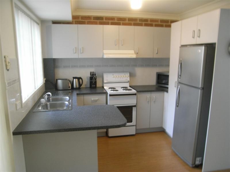 2/15 Jindabyne Road, Flinders NSW 2529