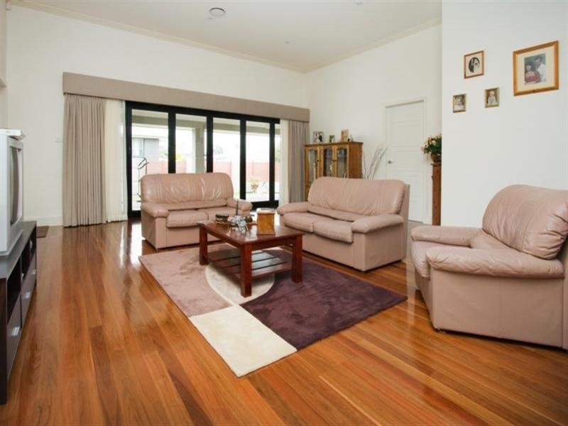 16 Cole Street, Kiama NSW 2533