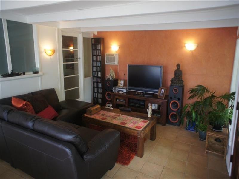 6 Hutchinson Street, Bombo NSW 2533