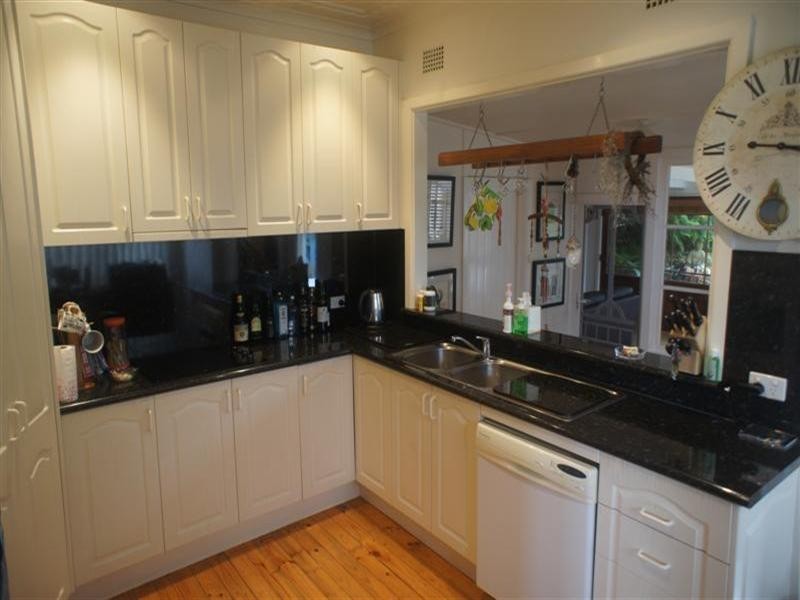 6 Hutchinson Street, Bombo NSW 2533