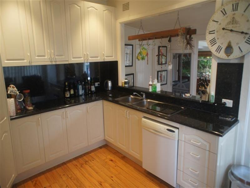 6 Hutchinson Street, Bombo NSW 2533