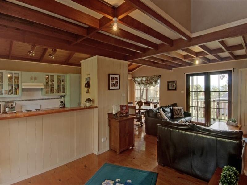 18 Michael Crescent, Kiama Downs NSW 2533