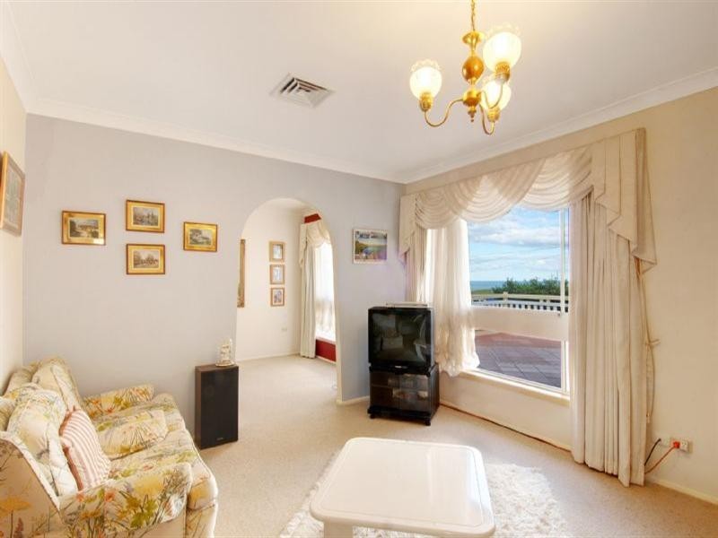 5 Anembo Crescent, Kiama Heights NSW 2533