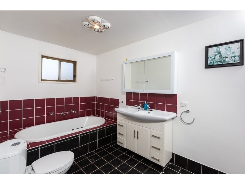 8 Holt Street, Kiama Downs NSW 2533