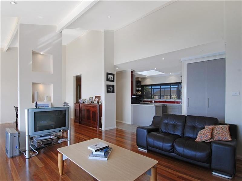 16 Cliff Drive, Kiama Downs NSW 2533