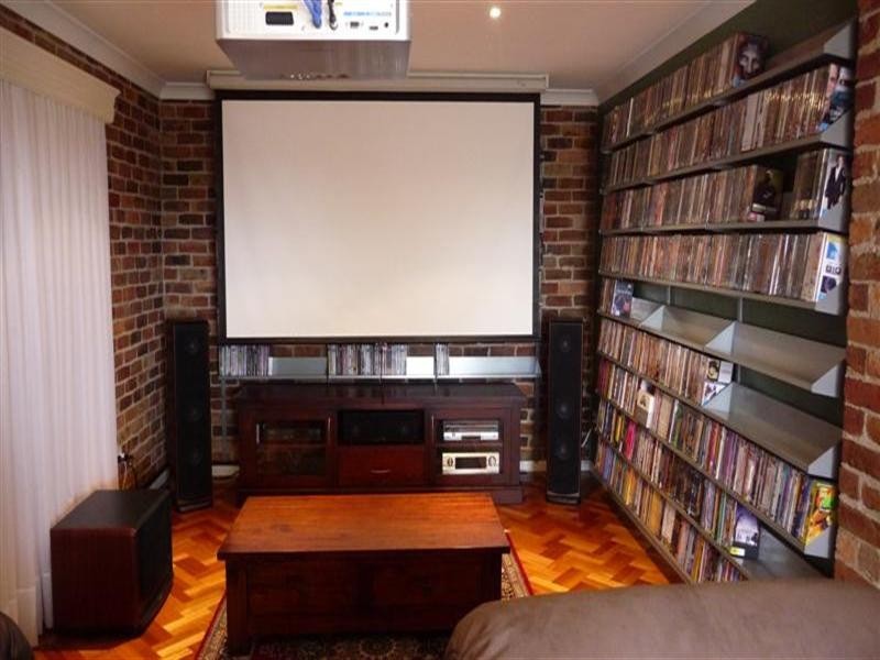 8 Bass Street, Kiama Downs NSW 2533