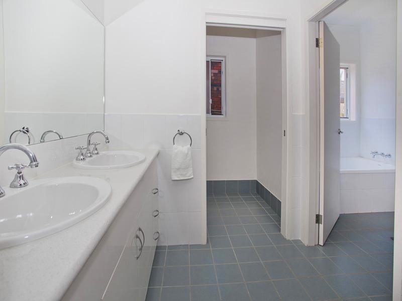 62 Barton Drive, Kiama Downs NSW 2533