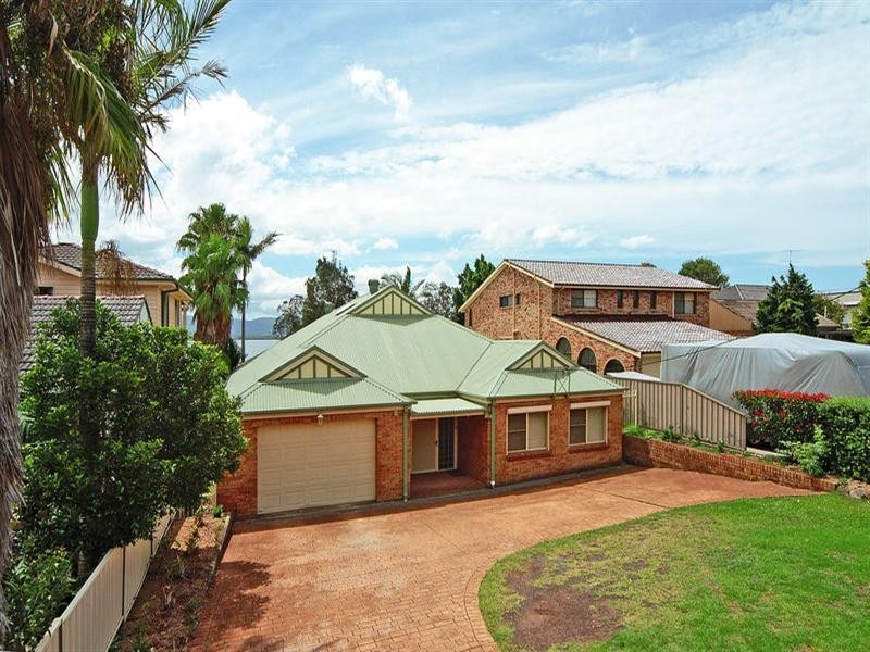 33 The Esplanade, Oak Flats NSW 2529