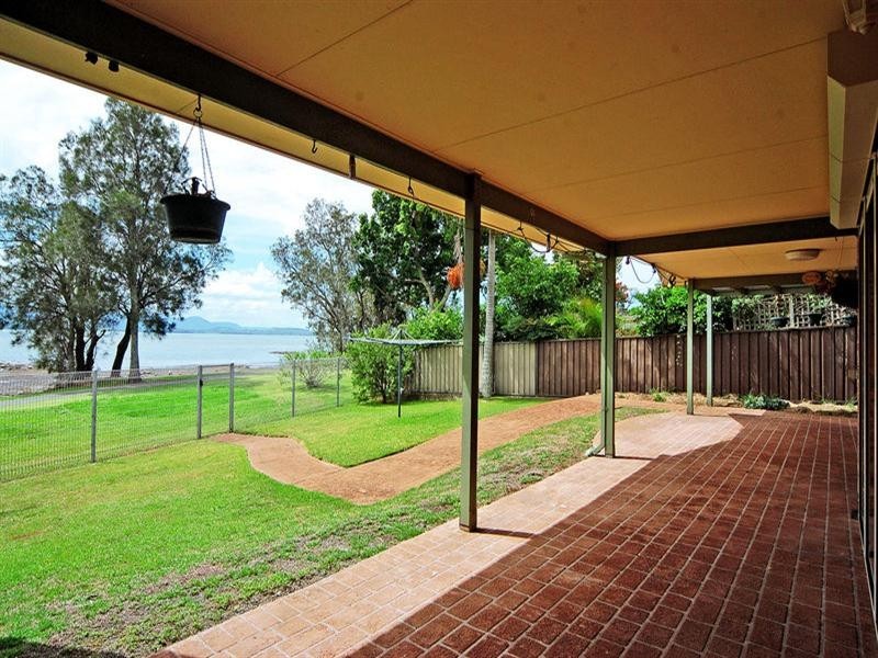 33 The Esplanade, Oak Flats NSW 2529