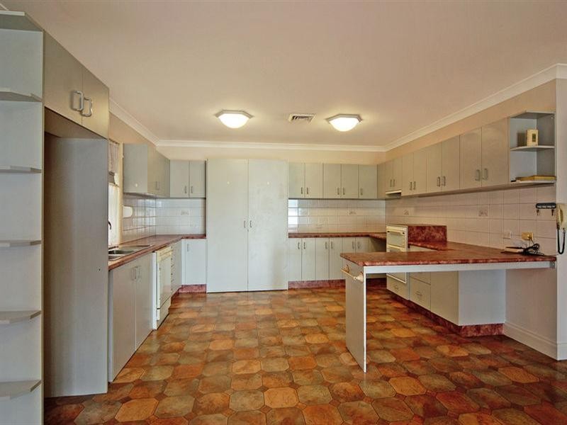 33 The Esplanade, Oak Flats NSW 2529