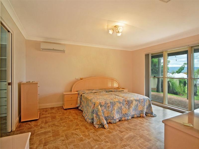 33 The Esplanade, Oak Flats NSW 2529