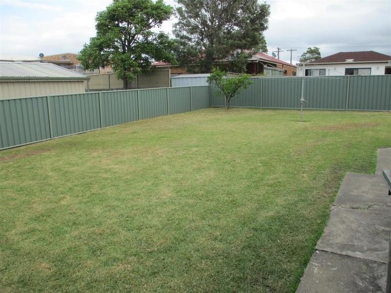 31 McGregor Avenue, Barrack Heights NSW 2528
