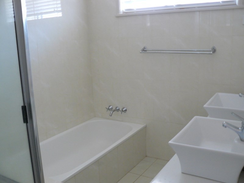 8 Julia Place, Moree NSW 2400