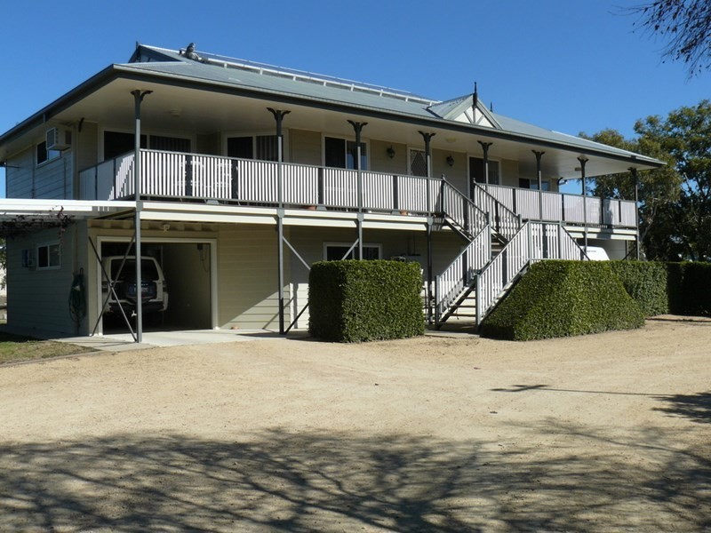 8 Kirkby Avenue, Moree NSW 2400