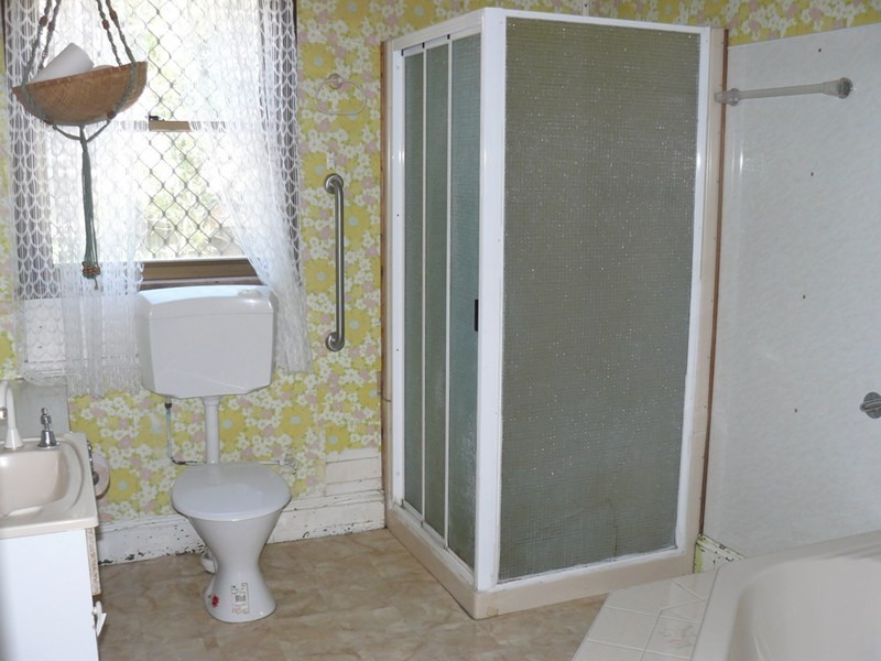 27 Oak Street, Moree NSW 2400