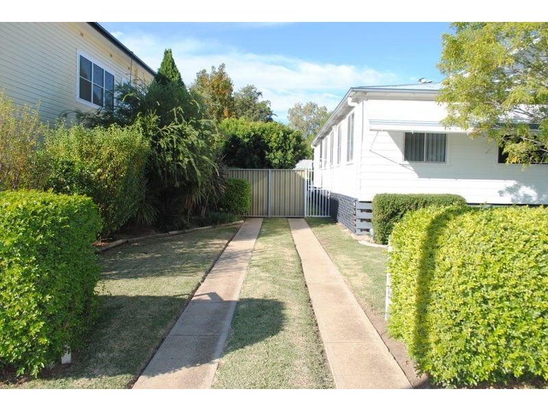 6 Edward Street, Moree NSW 2400