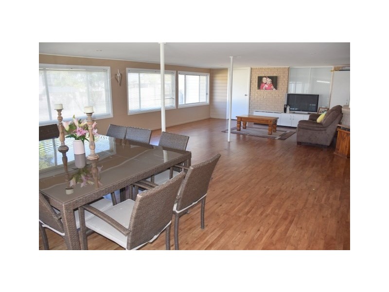 2 Shaftesbury Avenue, Moree NSW 2400