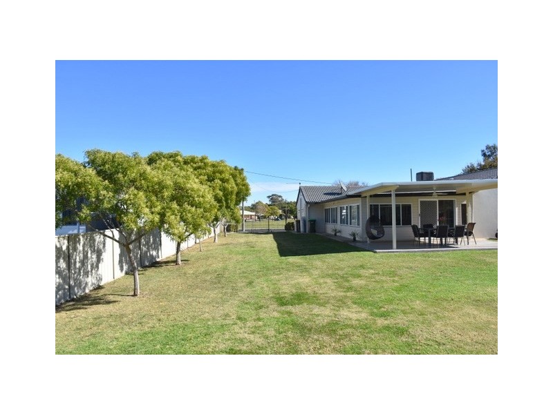 2 Shaftesbury Avenue, Moree NSW 2400