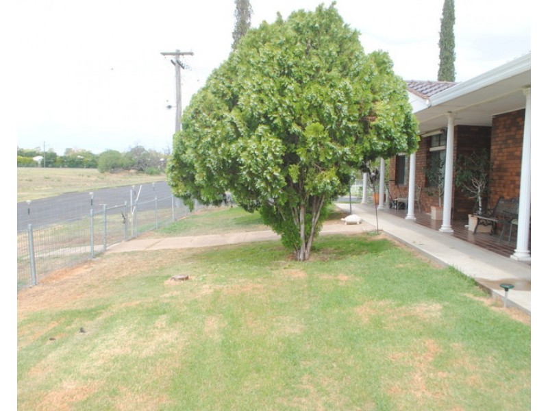 1 Delander Crescent, Moree NSW 2400