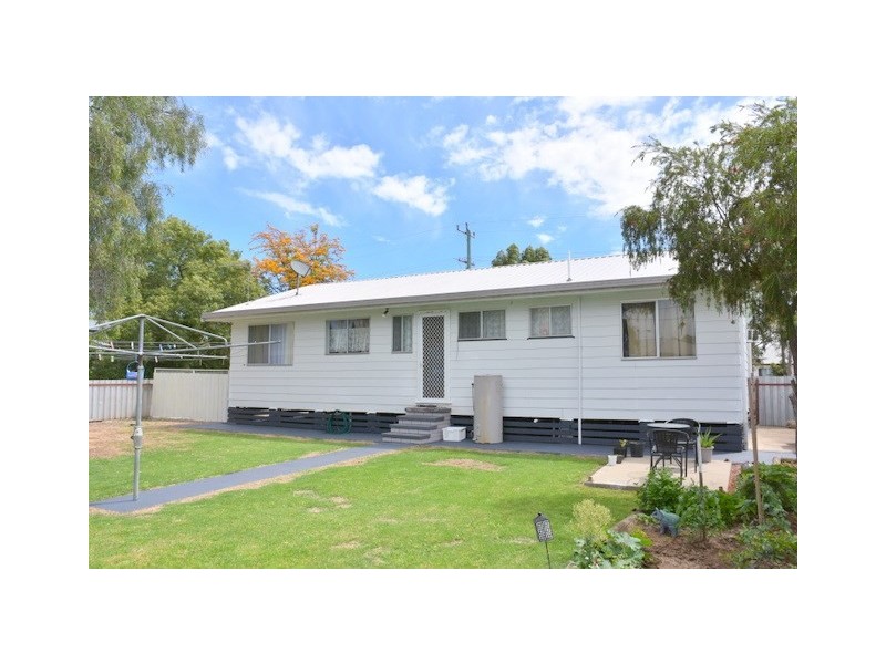 32 Oak Street, Moree NSW 2400