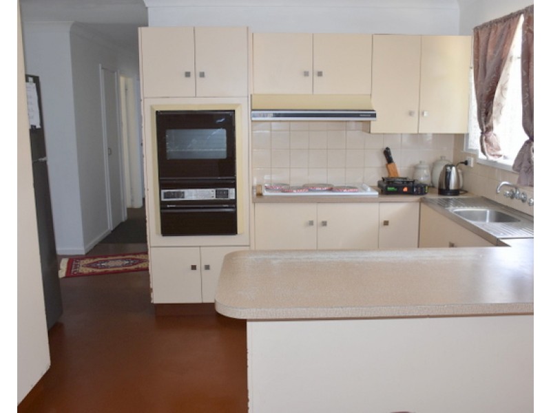 32 Oak Street, Moree NSW 2400