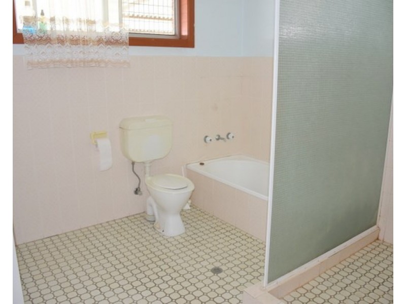 42 Amaroo Drive, Moree NSW 2400