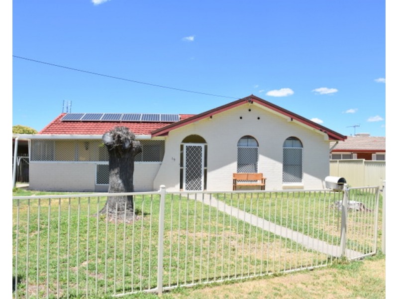 19 Wattle Crescent, Moree NSW 2400