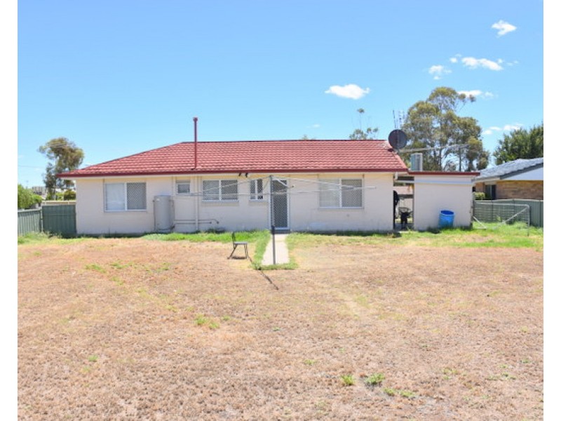 19 Wattle Crescent, Moree NSW 2400