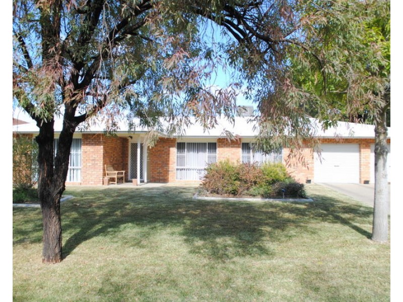 25 Maple Avenue, Moree NSW 2400