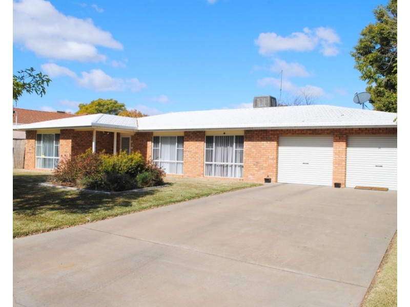 25 Maple Avenue, Moree NSW 2400